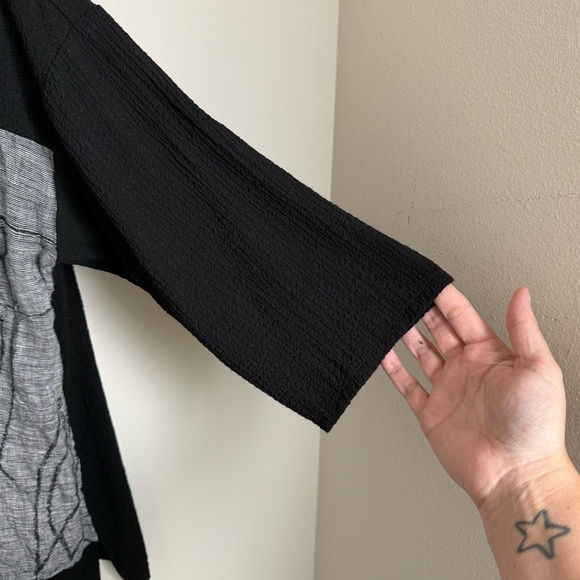 IC by Connie K Abstract Blouse Size Large - Picture 3 of 7